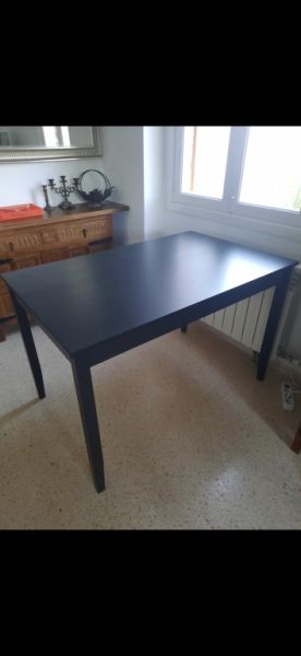 Mesa de comedor negra