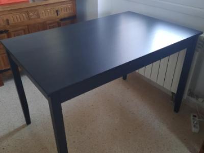 Mesa de comedor negra