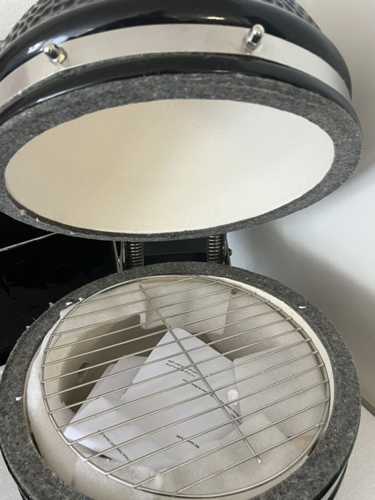 Black Ceramic Kamado 2-in-1 Smoker with Charcoal Grill 56 cm