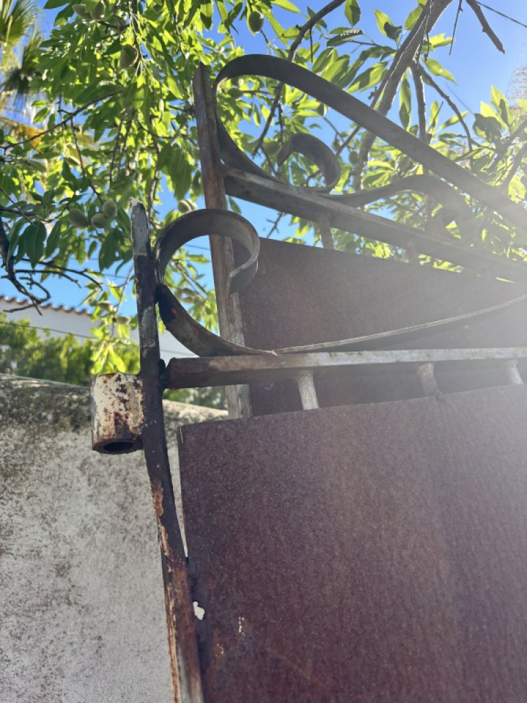 Heavy iron gates 2 pieces 2 x 1.80 m