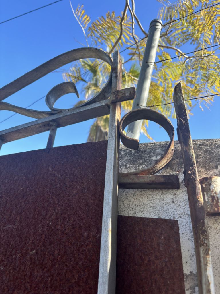 Pesadas puertas de hierro 2 unidades 2 x 1,80 m