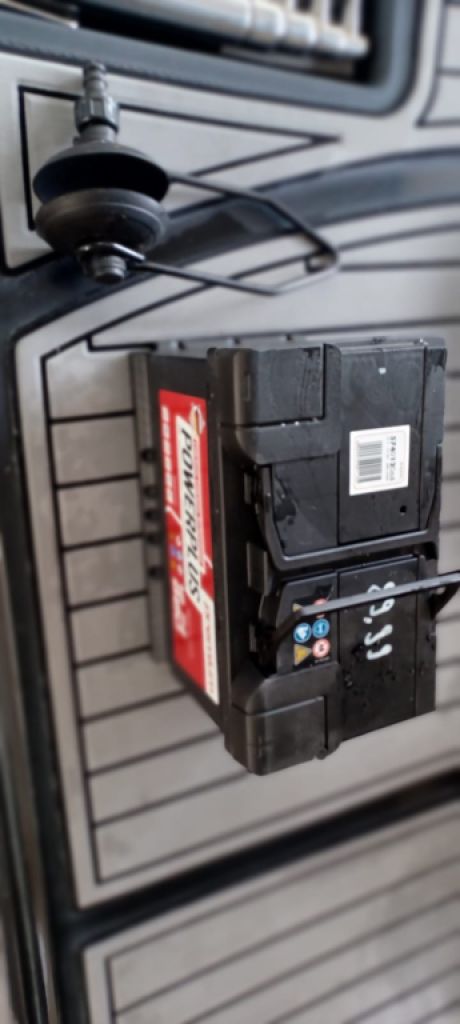 SeaRay 190 SPX Black Beauty