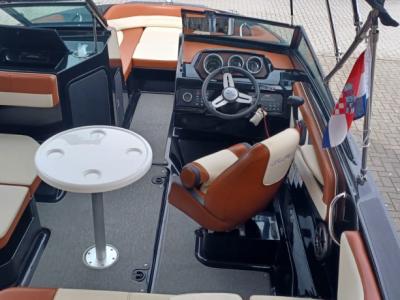 SeaRay 190 SPX Black Beauty