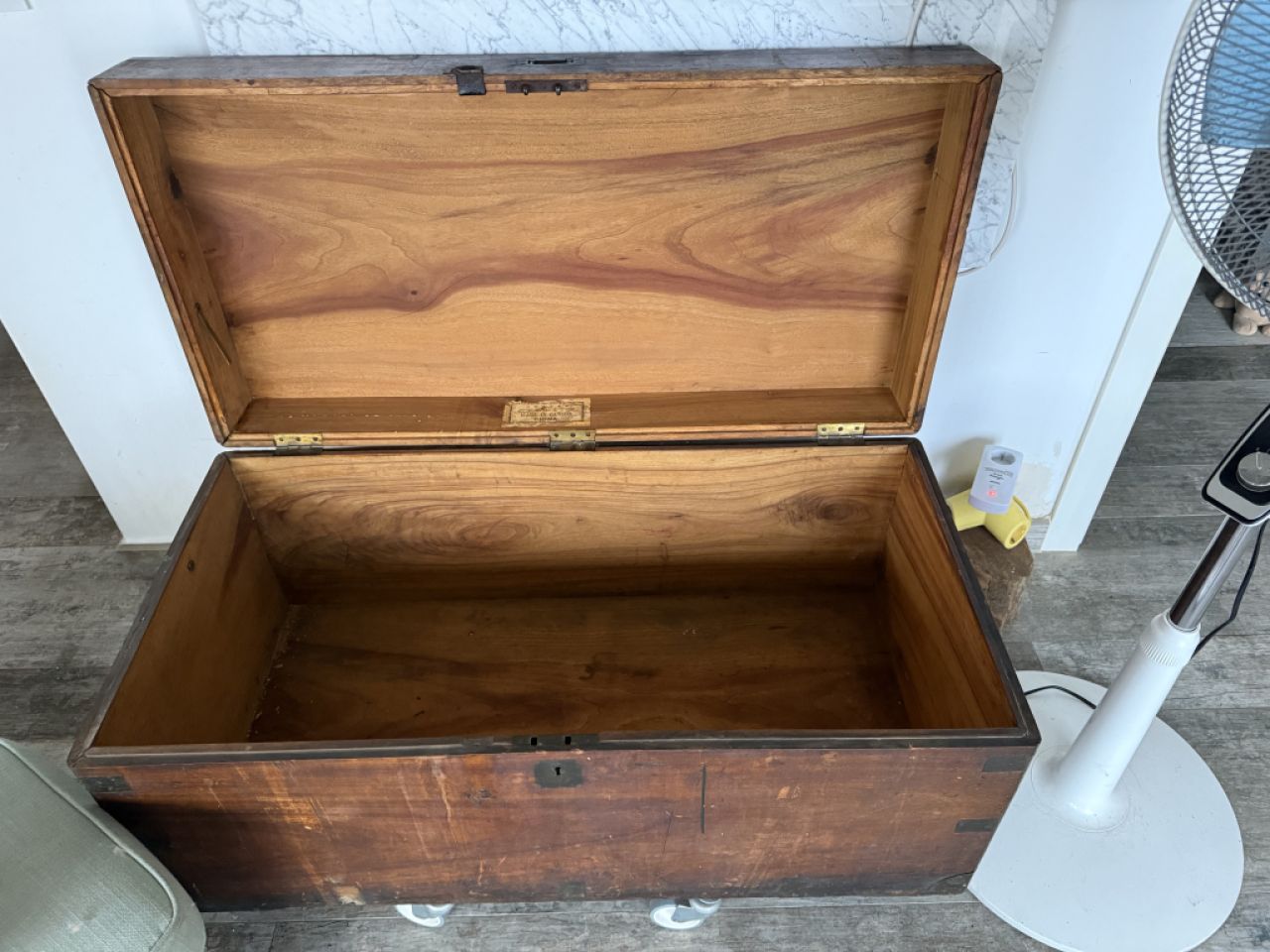 Baúl de marinero muy antiguo y bien conservado