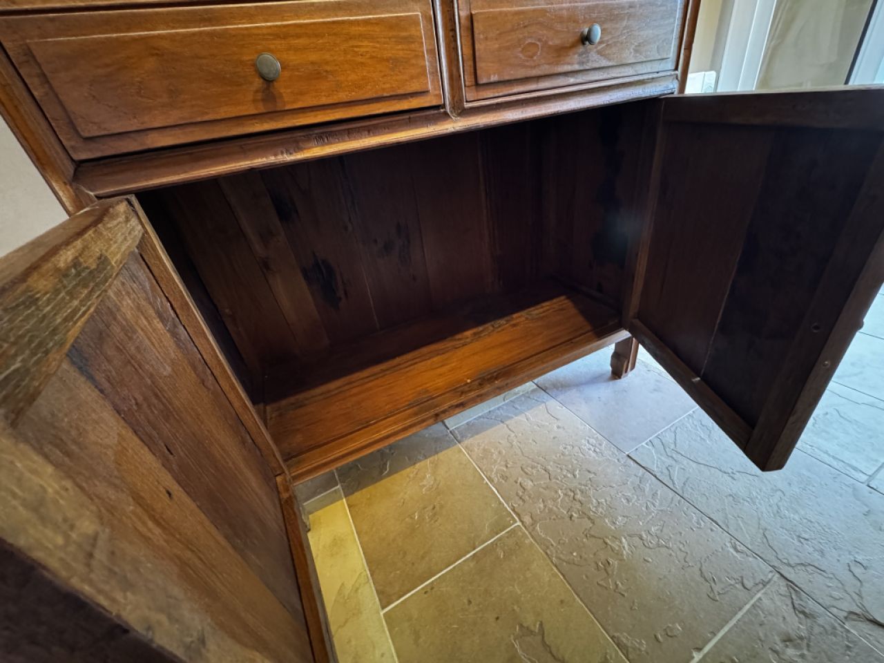 Very nice dining room cabinet