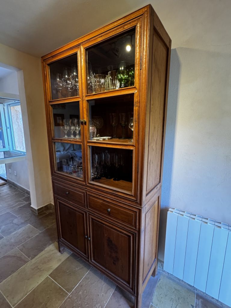 Very nice dining room cabinet