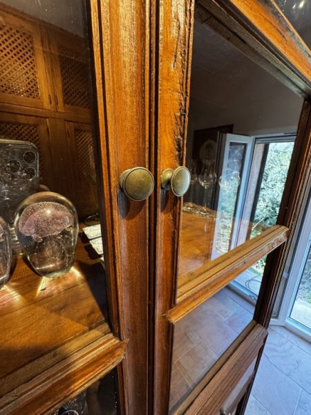 Very nice dining room cabinet