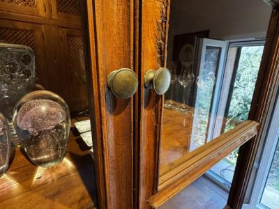Very nice dining room cabinet