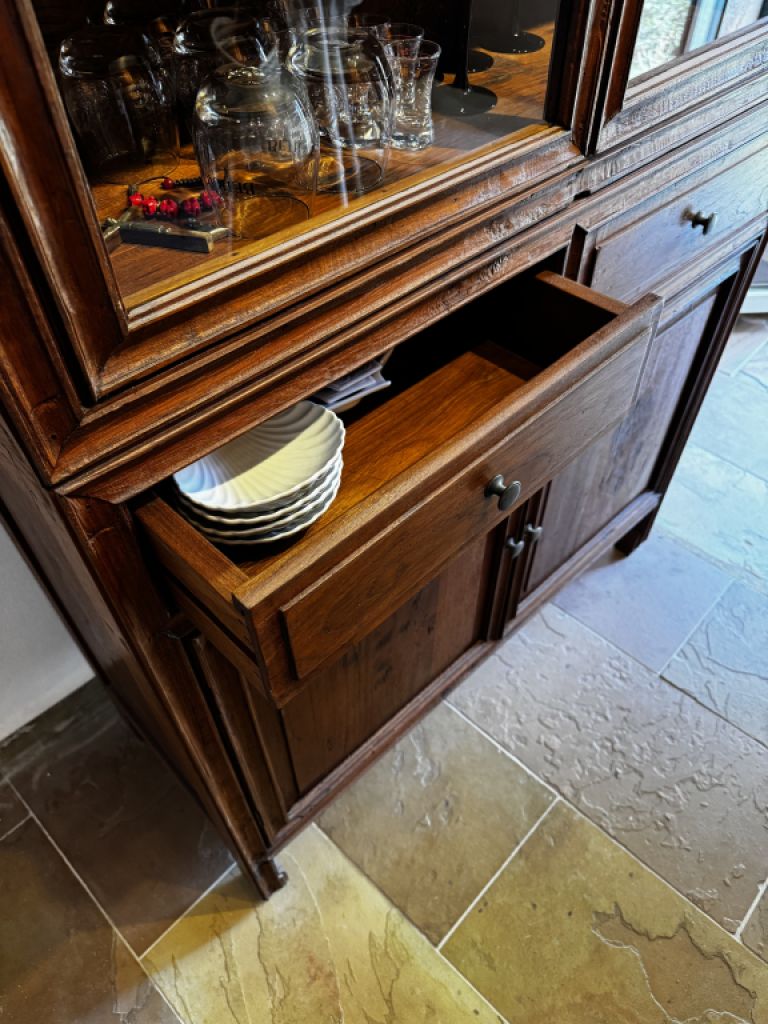 Very nice dining room cabinet