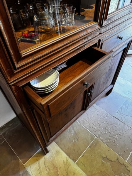 Very nice dining room cabinet