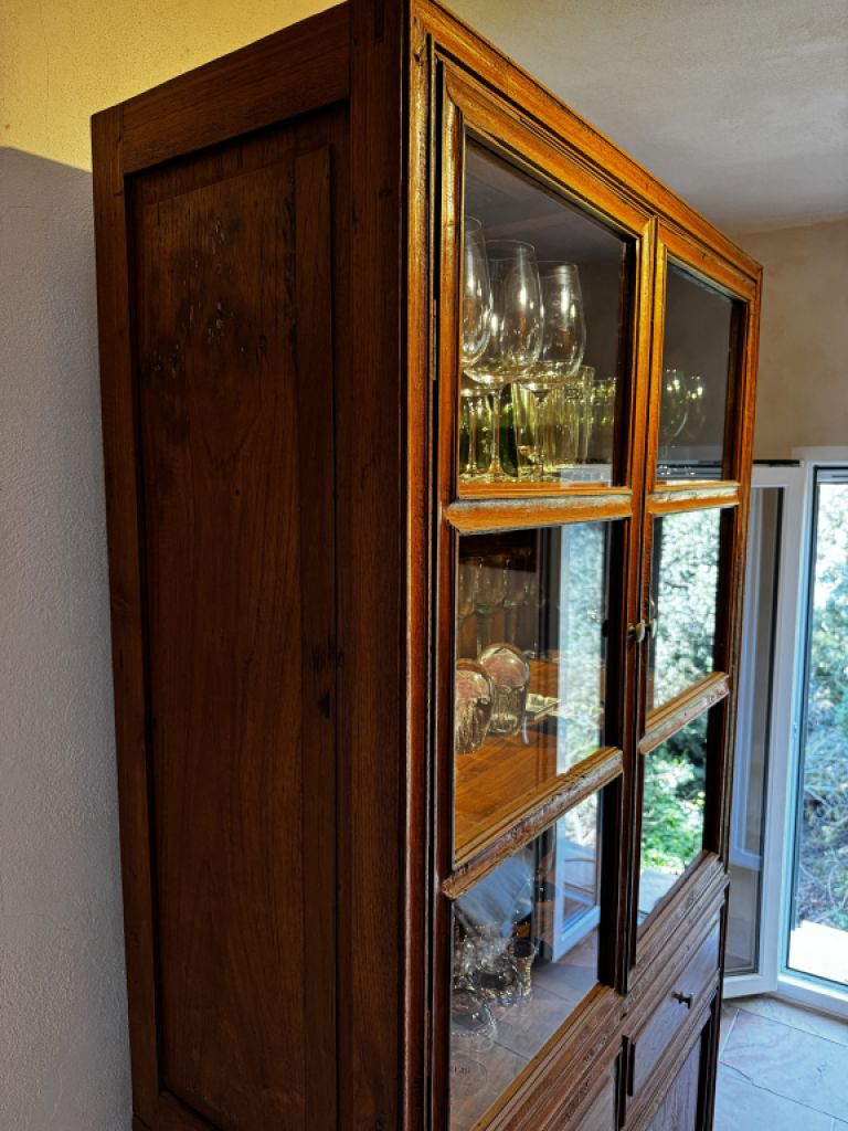 Very nice dining room cabinet