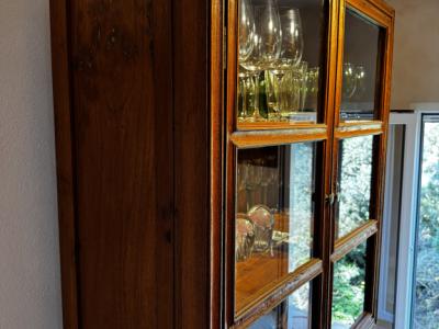 Very nice dining room cabinet