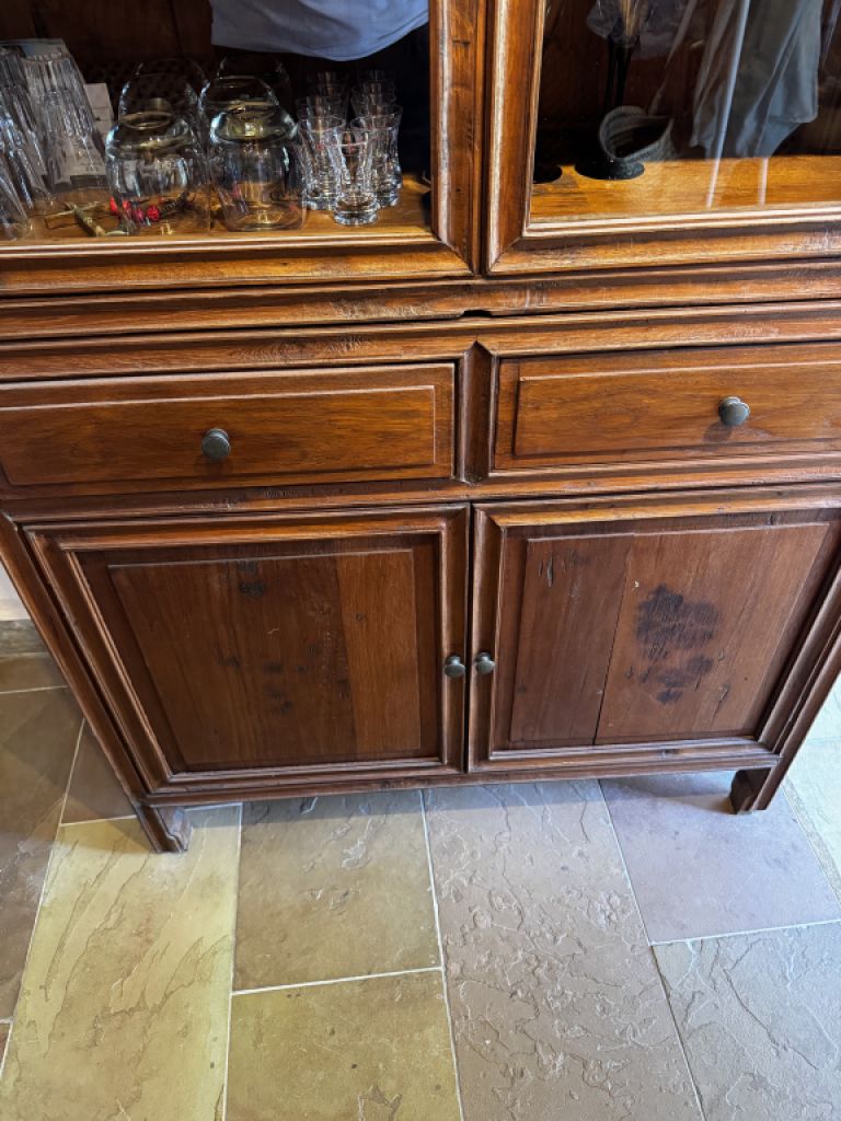 Very nice dining room cabinet