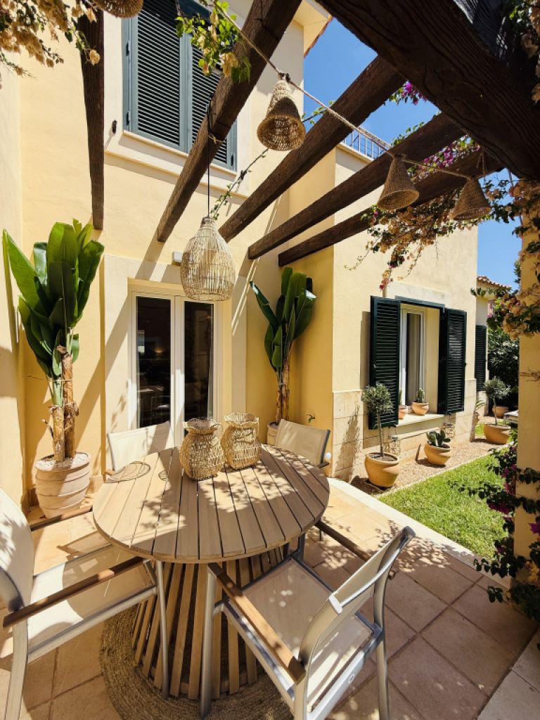 Sehr schöner runder Gartentisch