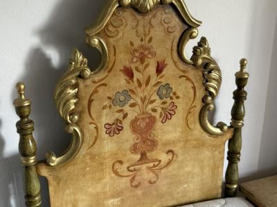 Seltenes mallorquinisches, massives Bett mit passendem Nachttisch