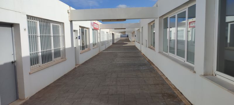 Se alquila espacio de oficina independiente de aprox. 60 m².