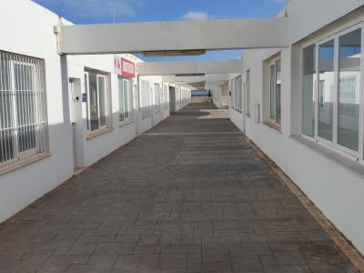 Se alquila espacio de oficina independiente de aprox. 60 m².