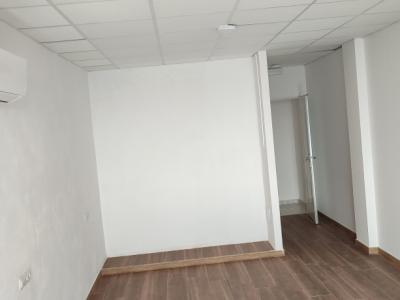 Se alquila espacio de oficina independiente de aprox. 60 m².