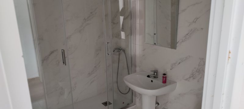 Se alquila espacio de oficina independiente de aprox. 60 m².