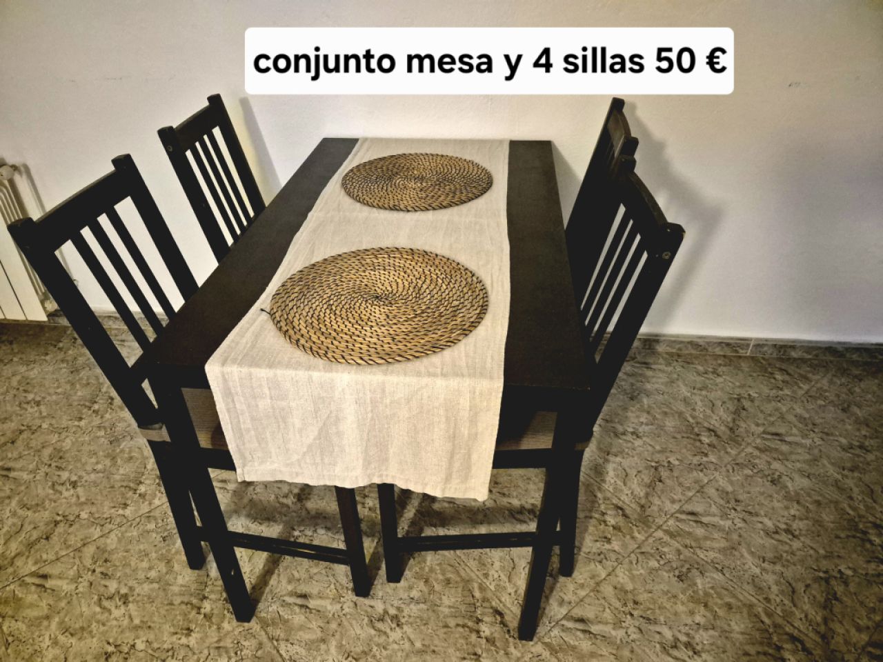 Conjunto de mesa y 4 sillas