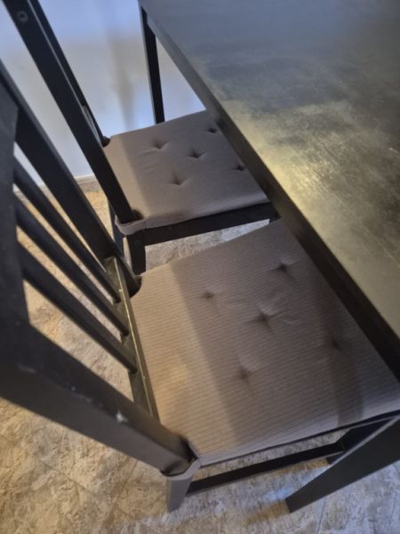 Conjunto de mesa y 4 sillas