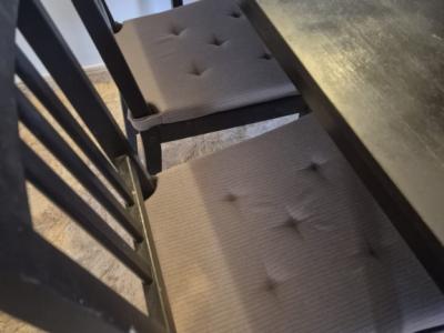 Conjunto de mesa y 4 sillas