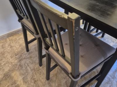 Conjunto de mesa y 4 sillas