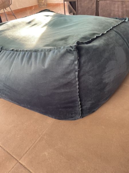 Sitzkissen aus Samt mit Styropor-Füllung