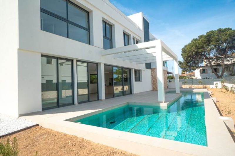 Son Veri - Neubauvilla an der Uferstraße mit Meerblick