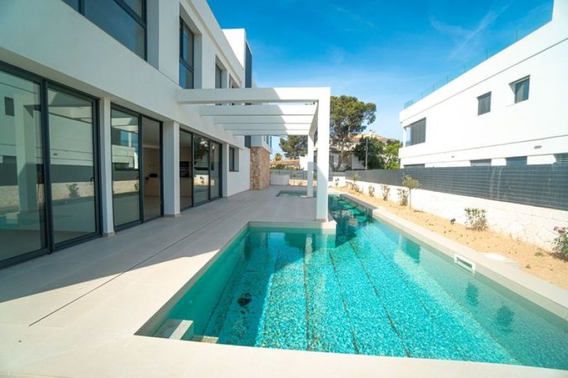 Son Veri - Neubauvilla an der Uferstraße mit Meerblick