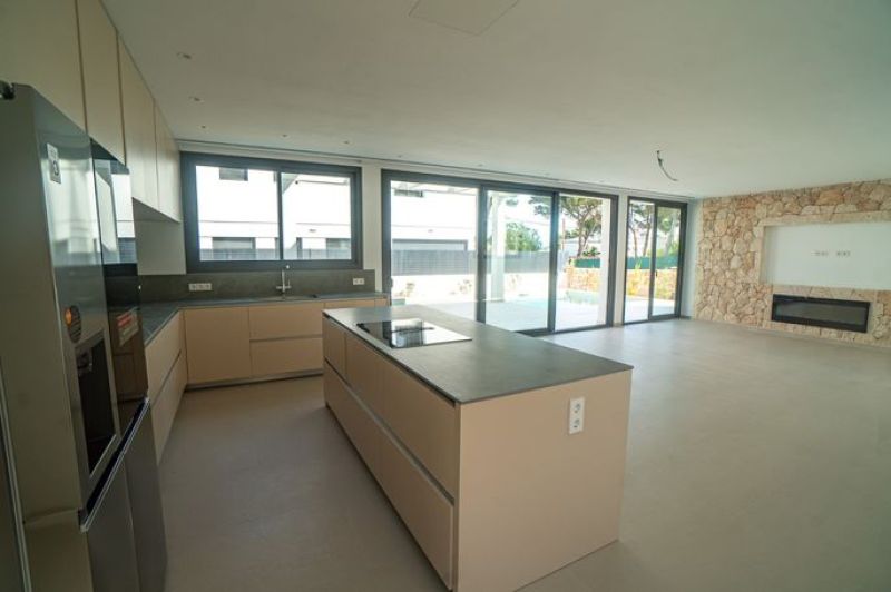 Son Veri - Neubauvilla an der Uferstraße mit Meerblick