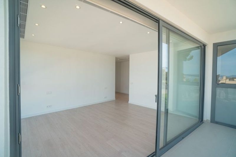 Son Veri - Neubauvilla an der Uferstraße mit Meerblick