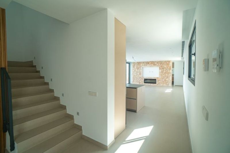 Son Veri - Neubauvilla an der Uferstraße mit Meerblick