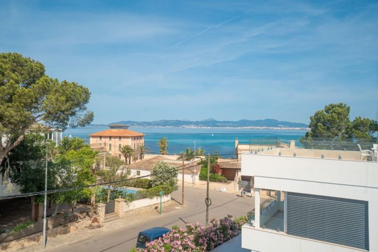 Son Veri - Neubauvilla an der Uferstraße mit Meerblick