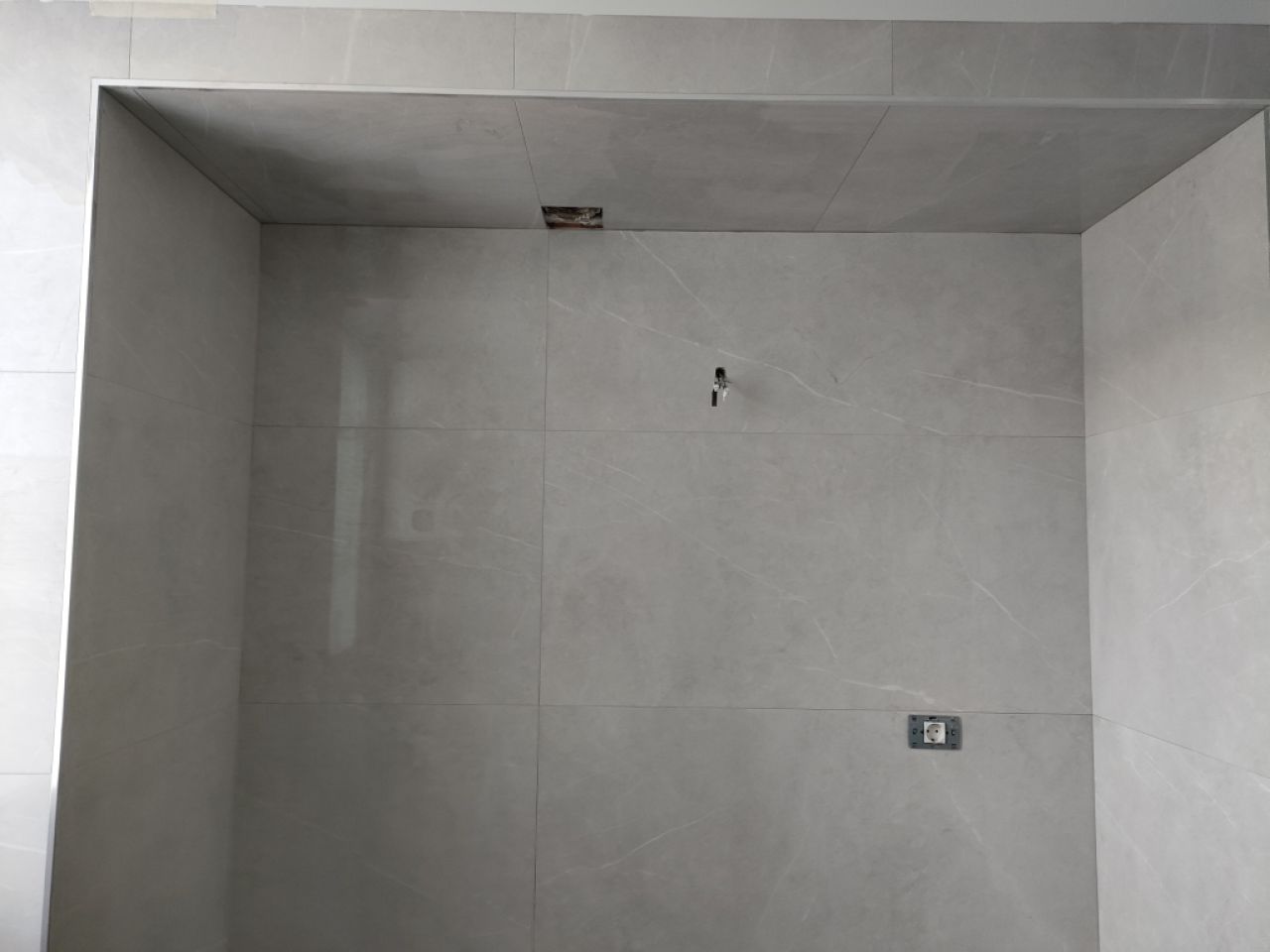 Spezialist für Feinsteinzeug und Großformat, Dekton XXL | Professionelle Verlegung