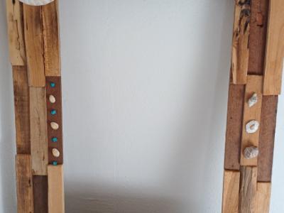 Espejo con marco de madera, madera de deriva y conchas