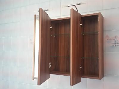 Mueble con espejo 3 puertas iluminado nuevo con enchufe