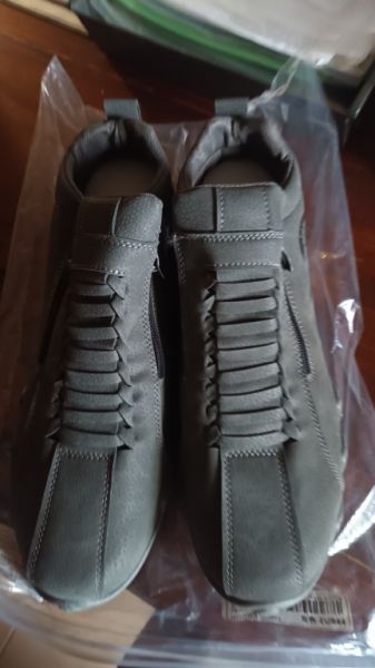 Zapatos deportivos, ligeros de hombre -- Talla 44