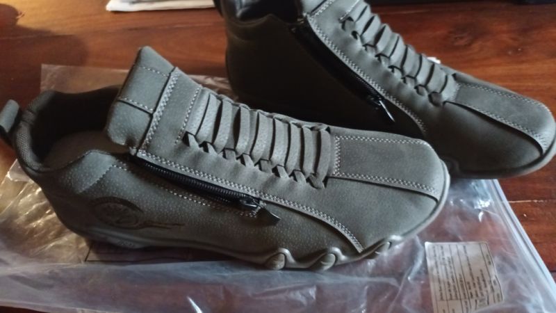 Zapatos deportivos, ligeros de hombre -- Talla 44