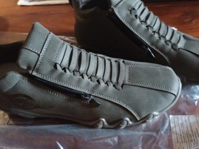 Zapatos deportivos, ligeros de hombre -- Talla 44