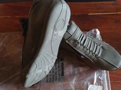 Zapatos deportivos, ligeros de hombre -- Talla 44