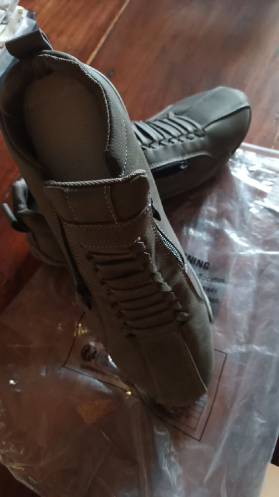 Zapatos deportivos, ligeros de hombre -- Talla 44