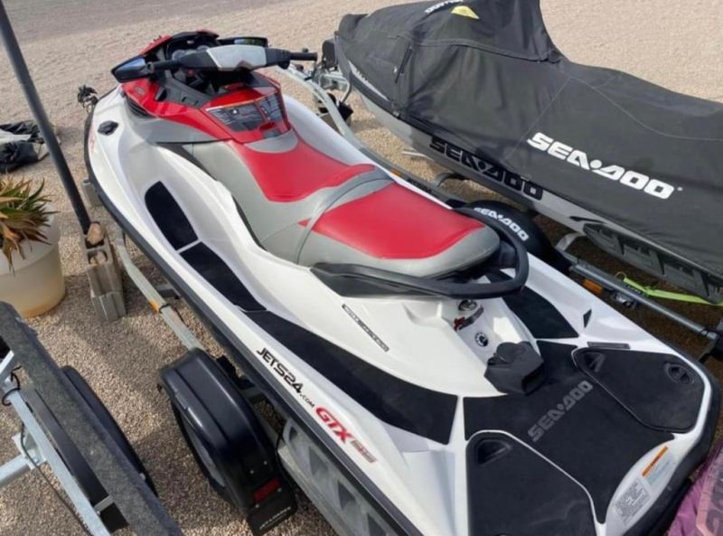 Plazas para barco/remolque, etc. Terreno cerrado vigilado por cámaras.