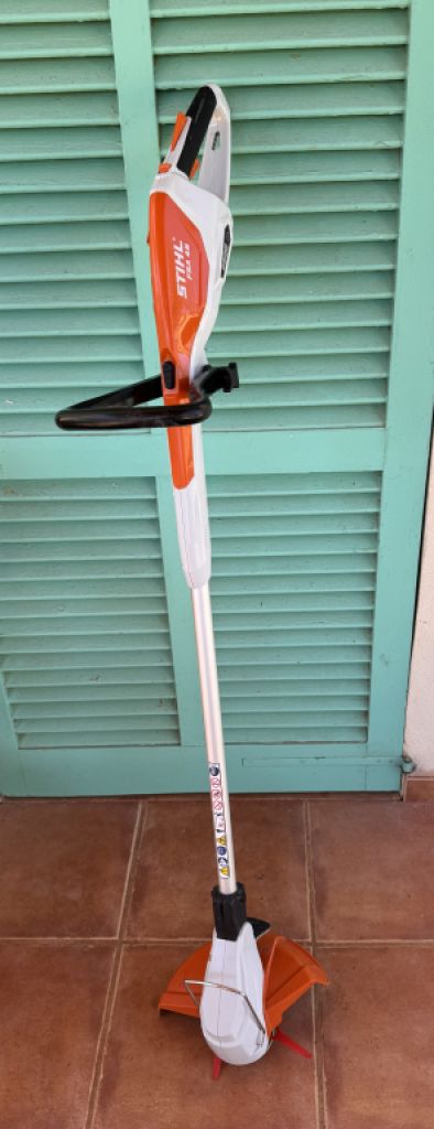 Stihl FSA45 Recortabordes / Recortadora