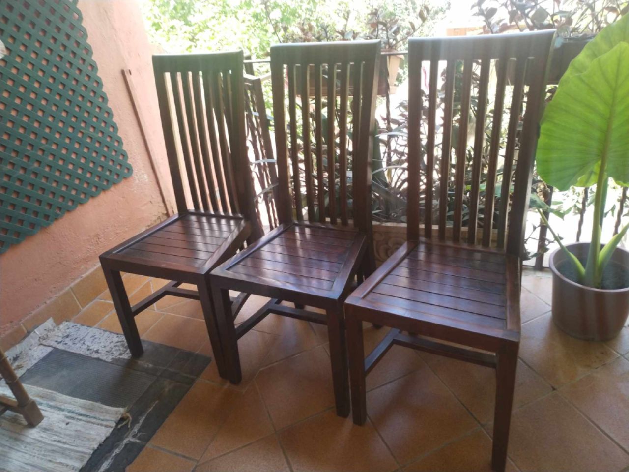 Busco sillas macizas