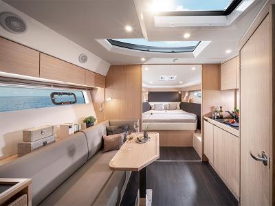 Charter de día con patrón – Bavaria SR36