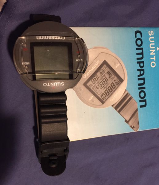 Reloj de buceo SUUNTO nuevo, nunca usado