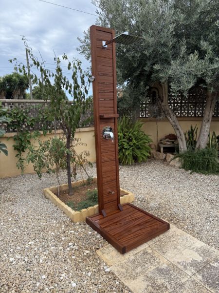 Teak XXL shower with Hans Grohe components