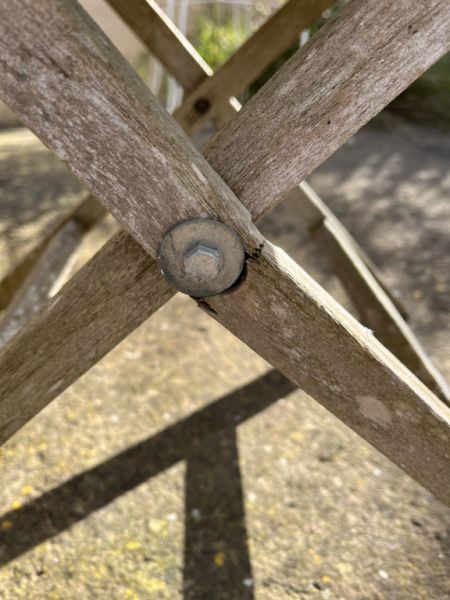 Silla de teca con mesa