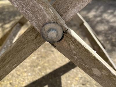 Silla de teca con mesa